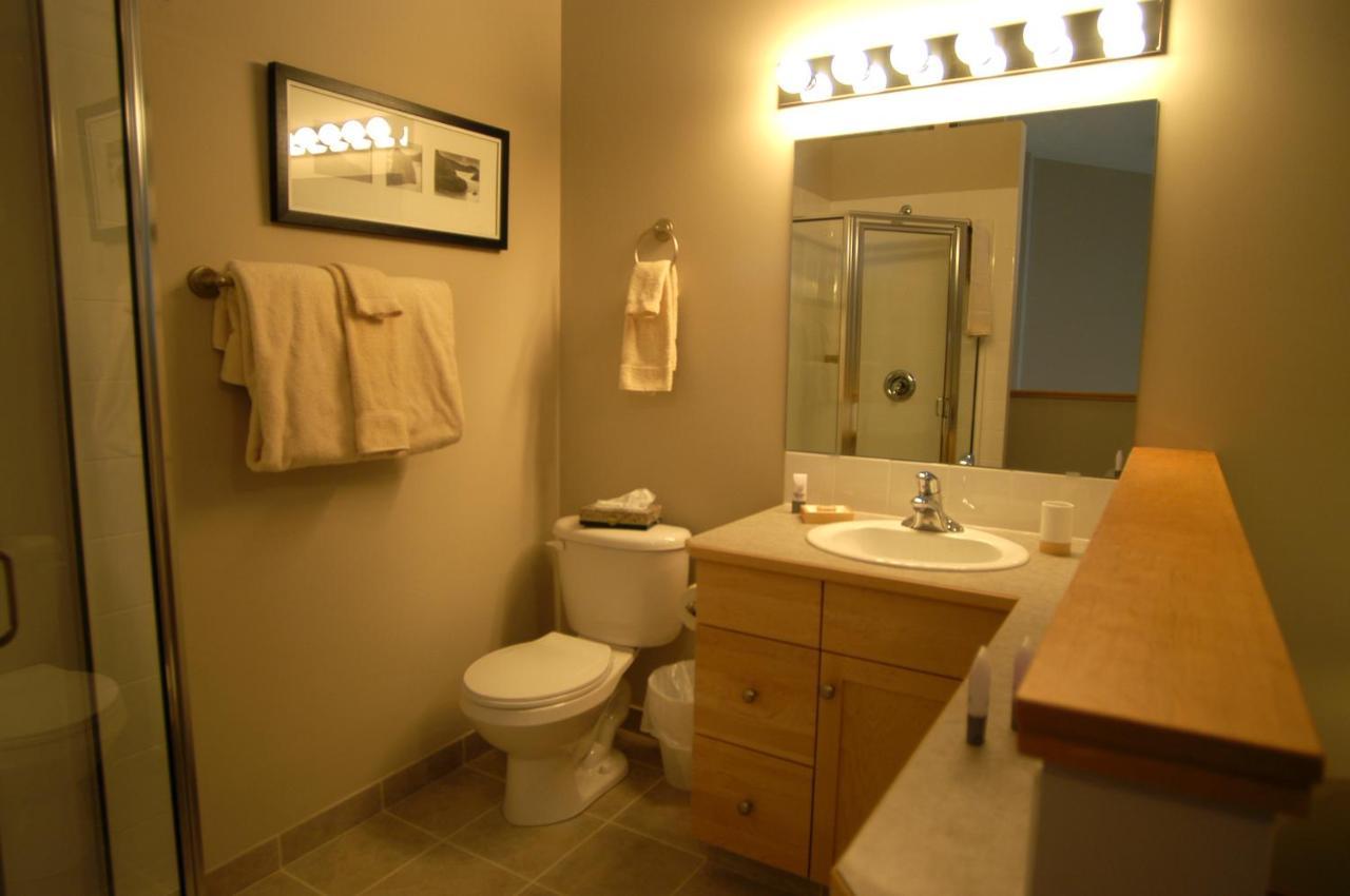Apartment 407, Contemporary Decor Канмор Экстерьер фото